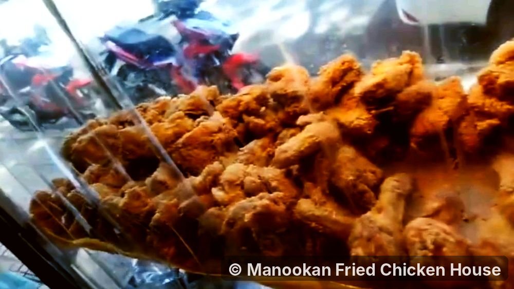 A full tray of fresh fried chicken at the Manookan stall